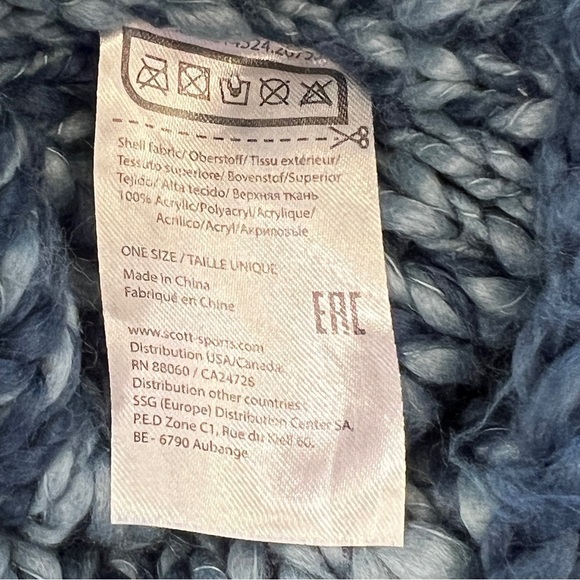 SCOTT teal beanie with Pom Pom - Picture 3 of 3